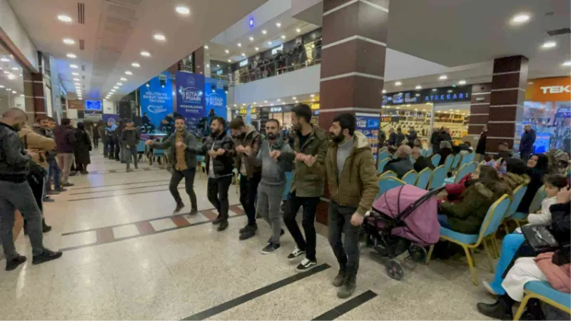 Tatvan Doğu Anadolu 1. Kitap Fuarı’nda konser keyfi yaşandı