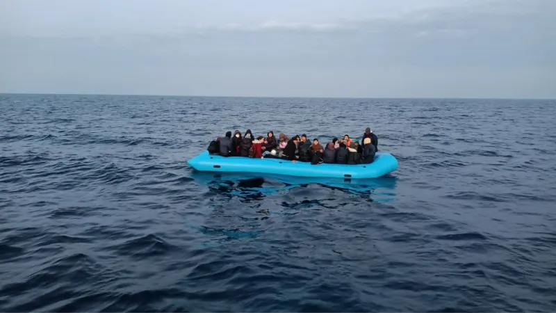 Yunan unsurları tarafından ölüme terk edilen 61 kaçak göçmen kurtarıldı