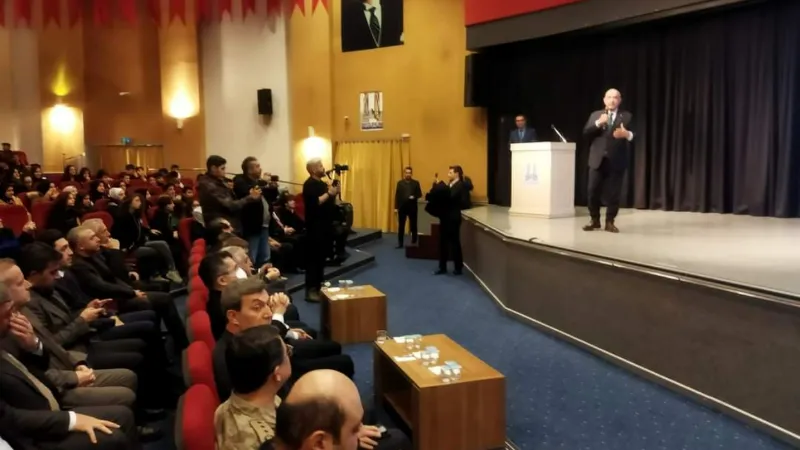 Trafik canavarı ile 43 yıldır mücadele eden Prof. Dr. Ilıcalı’ya ’trafik amca’ unvanı verildi