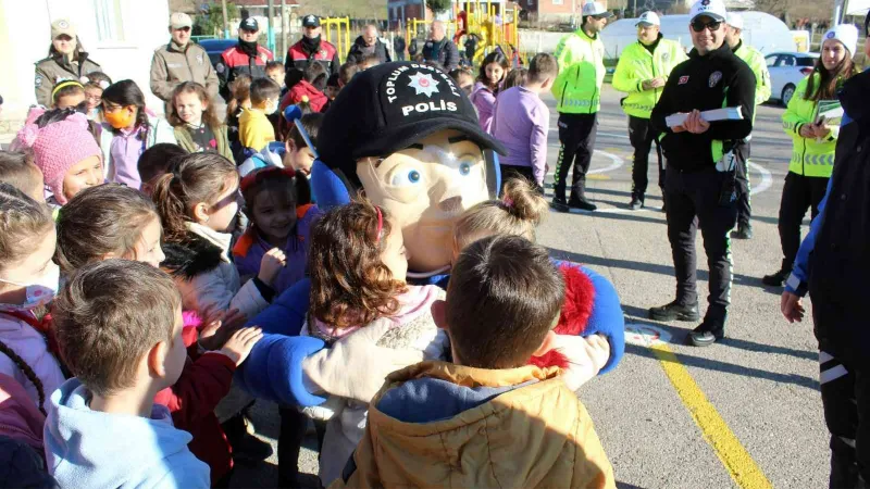 Sinop’ta köy okullarındaki çocuklara polislik mesleği tanıtılıyor