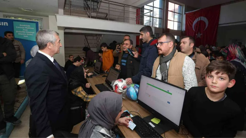 Şahinbey’de 63 bin öğrencinin yüzü güldü