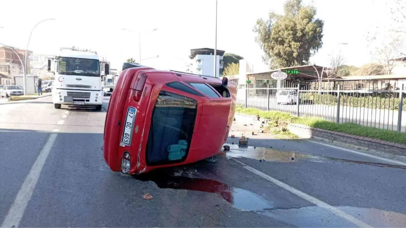 Tırla çarpışan otomobil devrildi: 2 yaralı