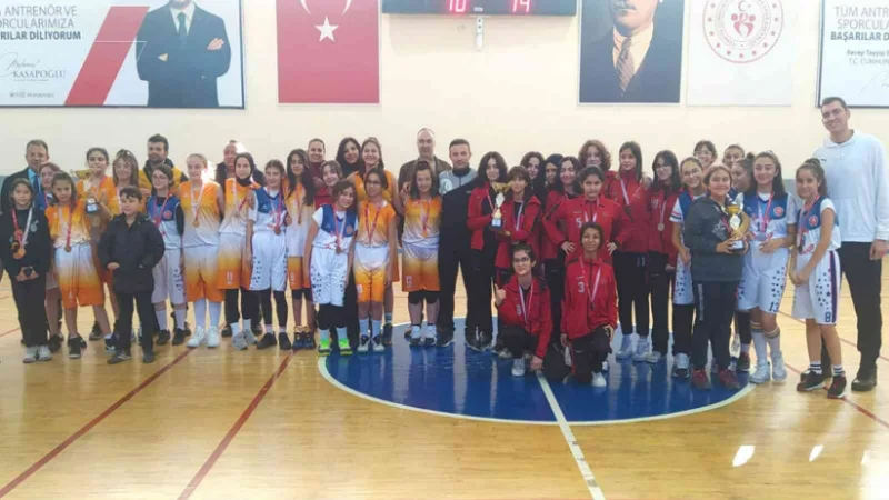 Karaman’da düzenlenen okul sporları yıldızlar basketbol müsabakaları sona erdi