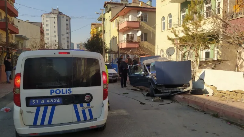 Polisten kaçan çocuklar kaza yaptı: 3 yaralı