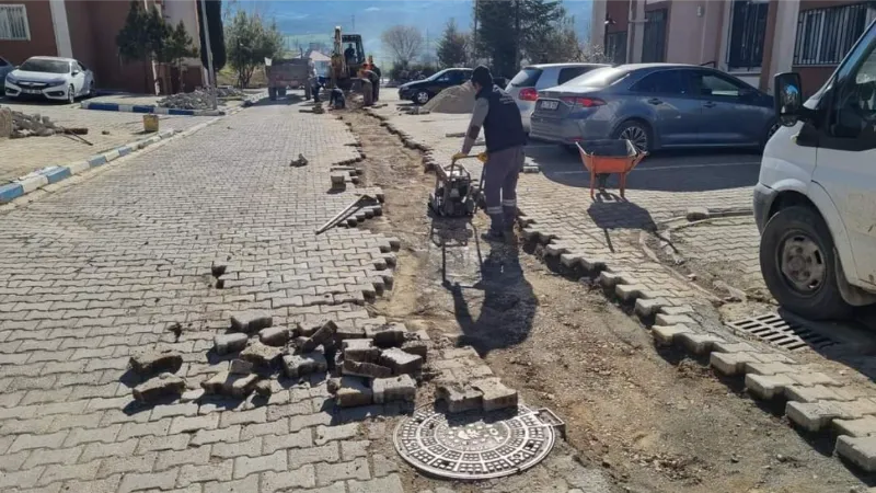 Gölbaşı’nda yol onarım çalışmaları devam ediyor