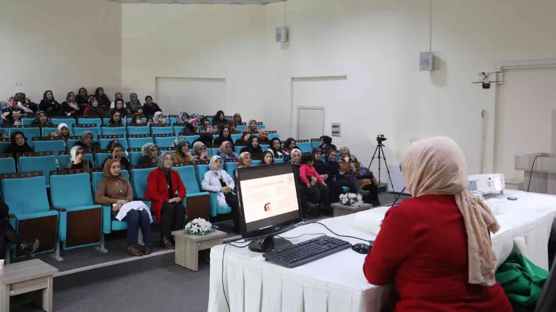 Van Büyükşehir Belediyesi kadınlar için hijyen semineri düzenledi