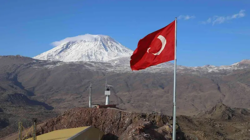 Terörden arındırılan Ağrı Dağı’nın eteğine kurulan üs bölgesi ile çevrenin güvenliği sağlanacak