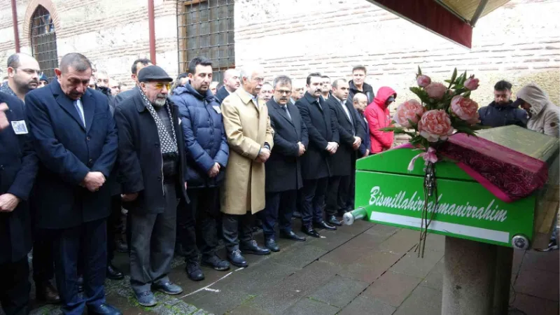 Evinde ölü bulunan kadın toprağa verildi