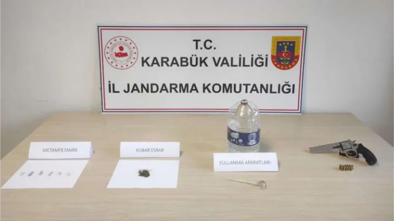 Araçtaki uyuşturucu partisi, jandarmaya yakalanınca bitti