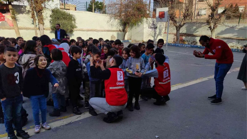 Kızılay şubesi öğrenciler ile eğlendi