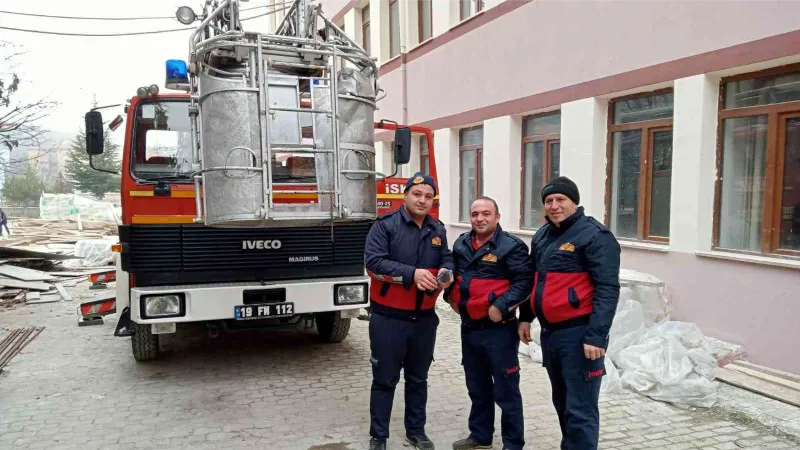 Mahsur kalan baykuş ve güvercini itfaiye kurtardı