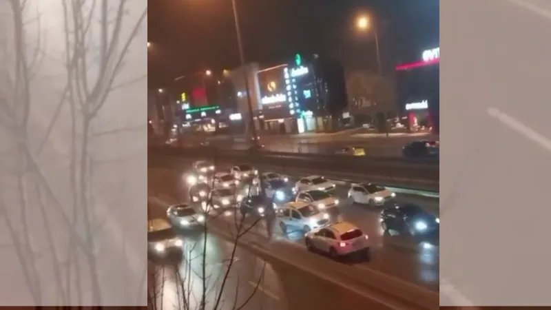 Ters yönden E-5 Karayolu’na girdi, trafiği birbirine kattı