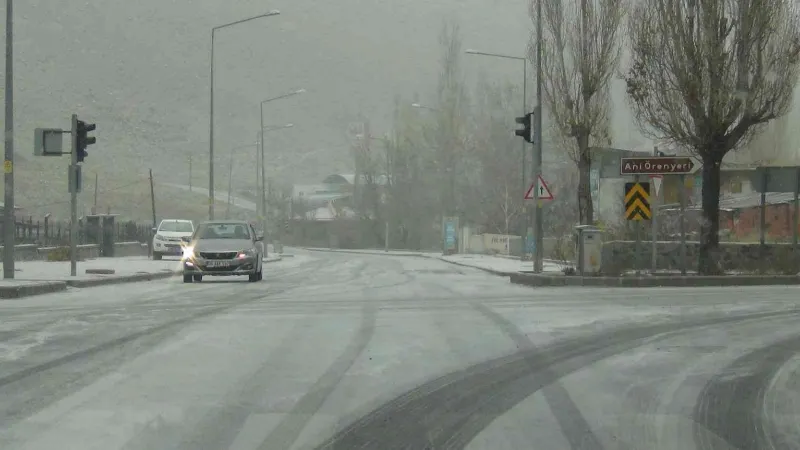 Kars’ta yağan kar kısa sürede eridi