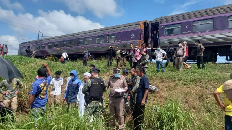 Tayland’da tren hemzemin geçitteki aracı biçti: 1 ölü, 2 yaralı