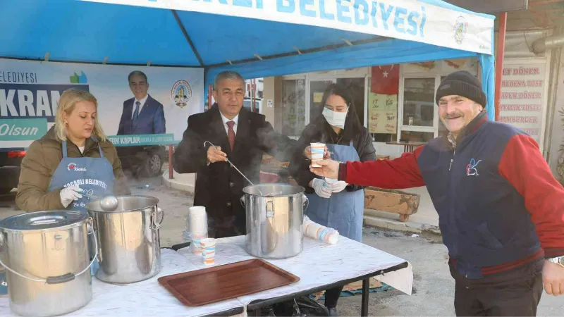 Koçarlı Belediyesi’nden vatandaşlara sıcak çorba ikramı