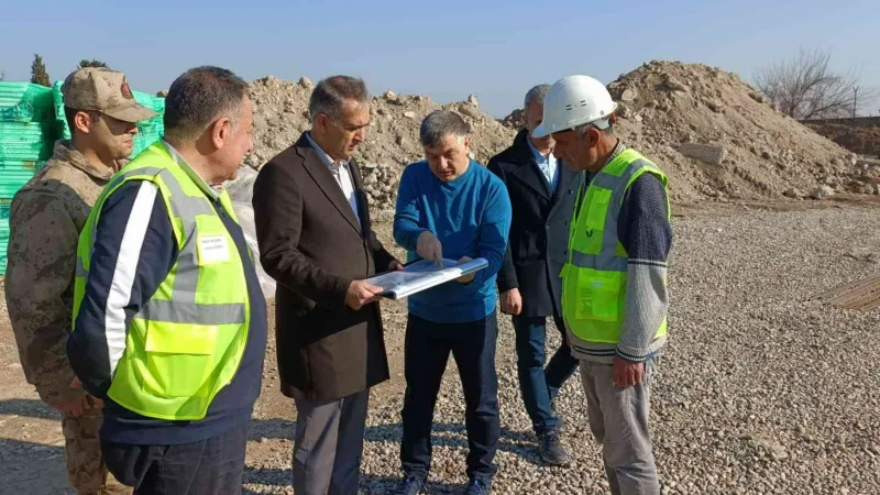 Vali Çuhadar, jandarma komutanlığı hizmet binasını inceledi