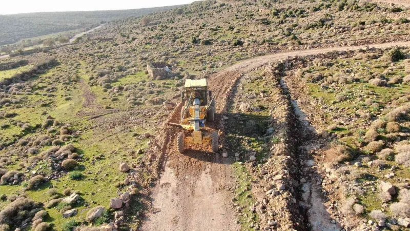 Ova yollarında bakım çalışması yapılıyor