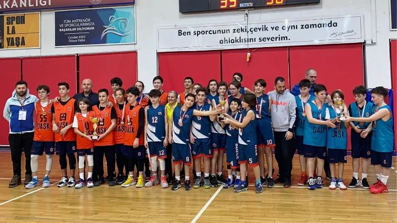 Basketbolda Düzce Atletik birinci oldu