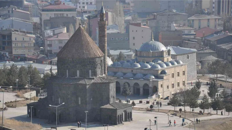 Kars Vadisi yerli ve yabancı turistlerden yoğun ilgi görüyor