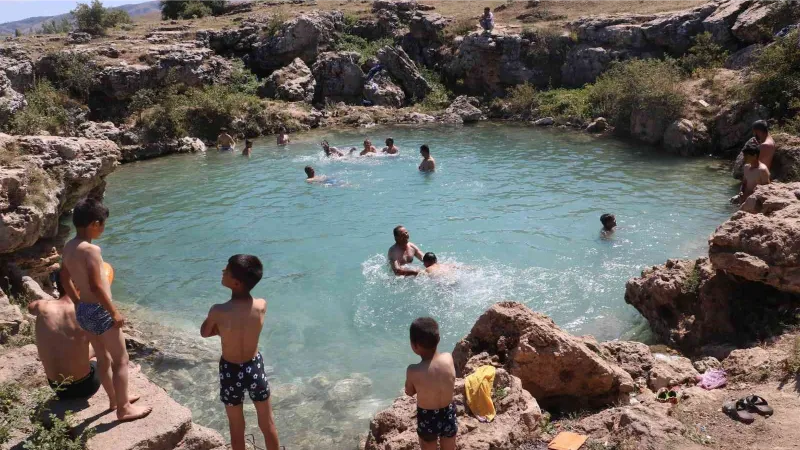 Kuraklık Uyuz Gölü’nü de vurdu