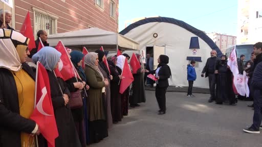 Şehit ve gazi yakınları ile evlat nöbetindeki ailelerden PKK ve HDP’ye gözdağı