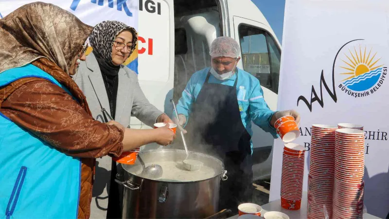 Van Büyükşehir Belediyesinden ayran aşı ikramı