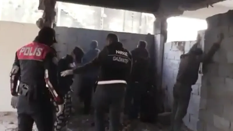 Gaziantep’te metruk binalara şok baskın