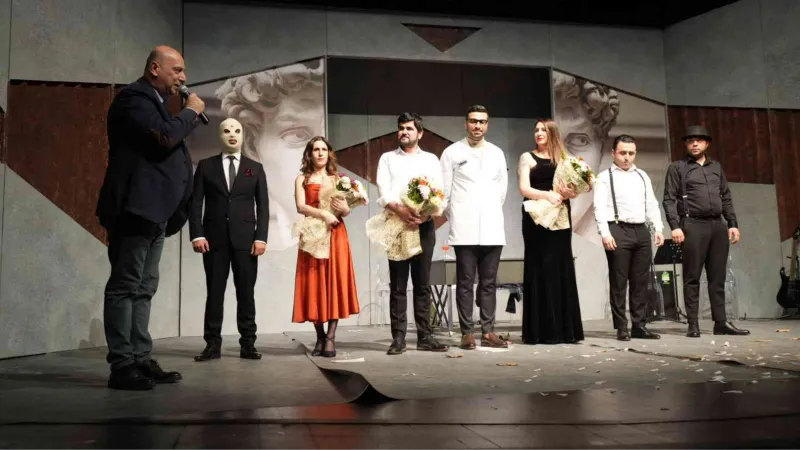 Tarsus Şehir Tiyatrosunun Ezop ve Çirkin oyunu sahnelendi