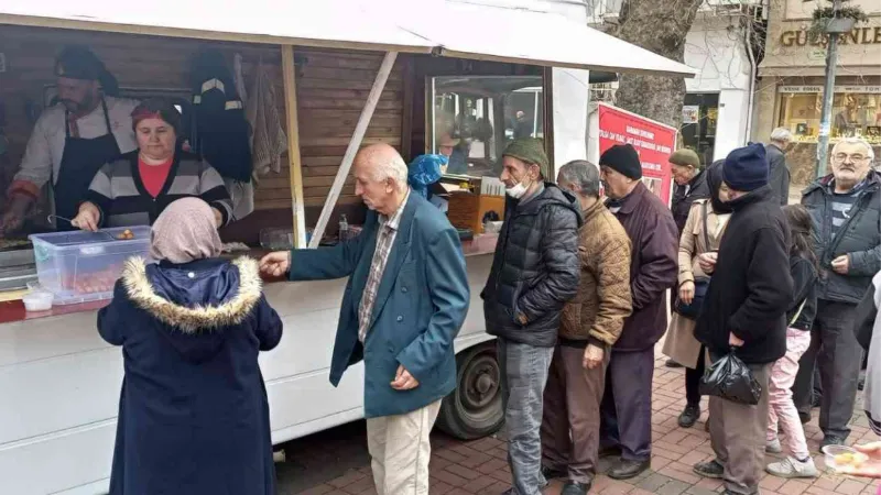 Çaycuma’da şehitler anısına lokma dağıtıldı