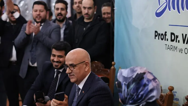 Bakan Kirişci, gençlerin talebi üzerine Cumhurbaşkanı Erdoğan’ı telefonla aradı