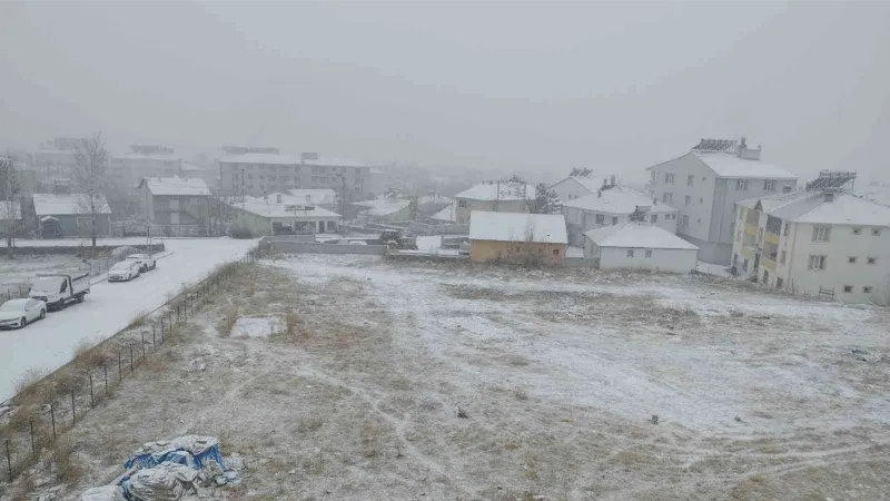 Varto’da beklenen kar yağışı başladı