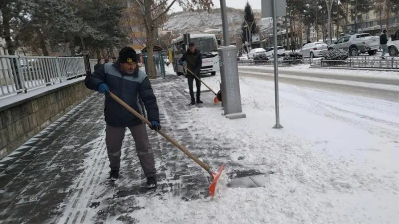 Bayburt’ta karla mücadele çalışması