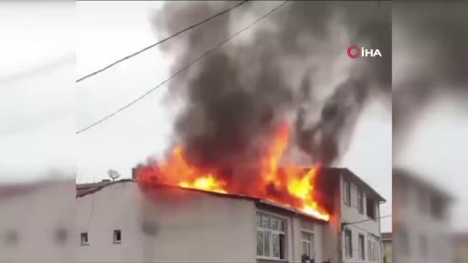 Başakşehir’de 2 katlı binanın çatısında korkutan yangın