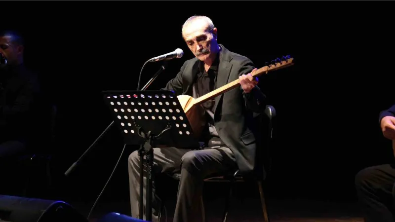 Bağlama ustası Cengiz Özkan Eyüpsultanda konser verdi