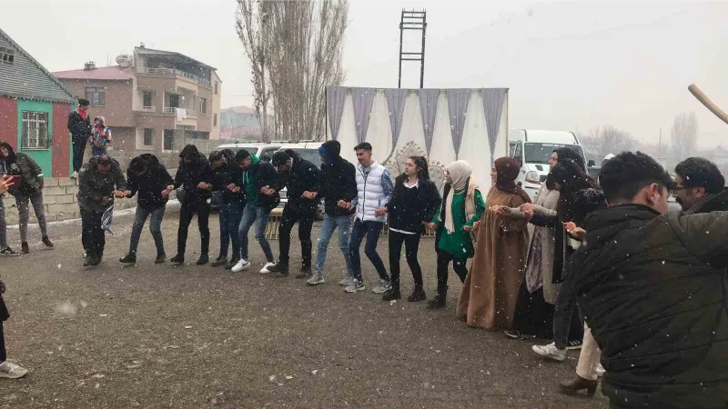 Iğdır’da kar altında düğün