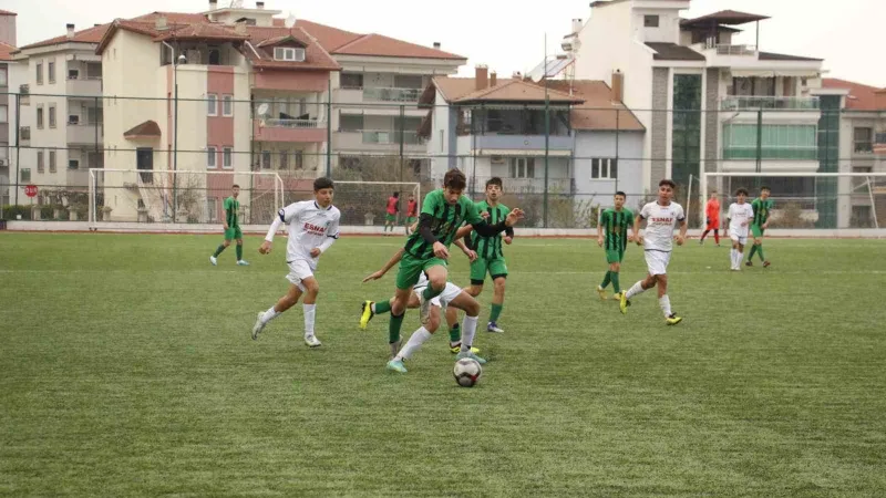 Denizlispor rakibini mağlup ederek lider oldu