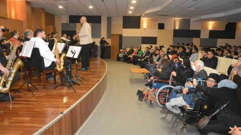 Kent Orkestrası özel kişiler için çaldı