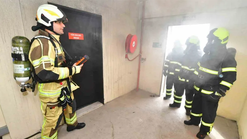 İzmir İtfaiyesinden bir yılda 2 bin 500 kişiye eğitim