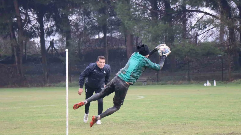 Sakaryaspor, Ankara Keçiörengücü çalışmalarını sürdürüyor