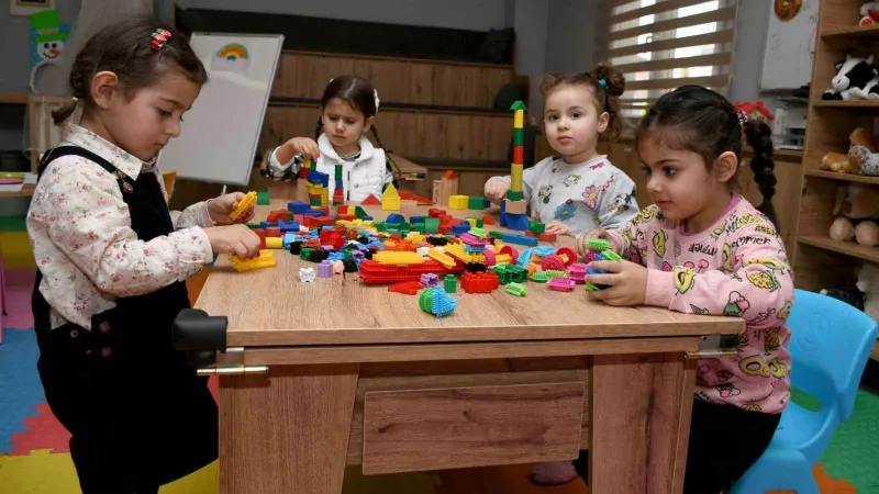 Anne-Baba Çocuk Merkezi minikleri eğitim hayatına hazırlıyor