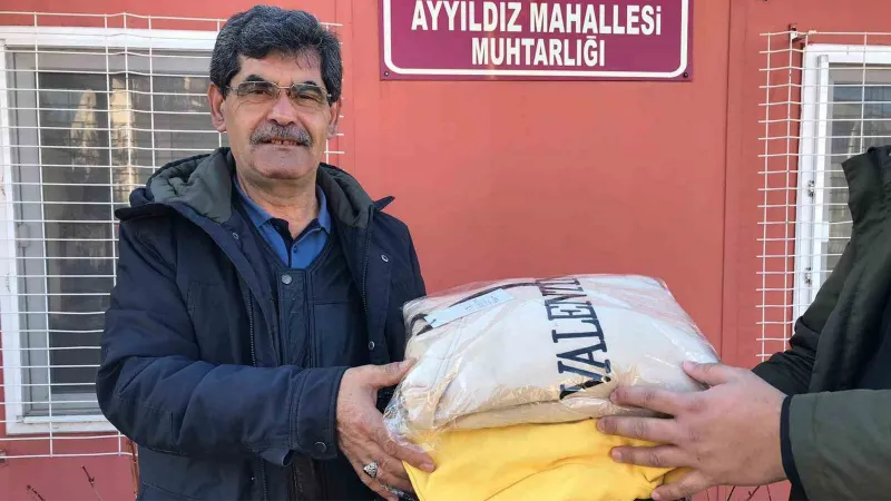 Hayırsever bir vatandaş tarafından elbise ve ayakkabı bağışı yapıldı