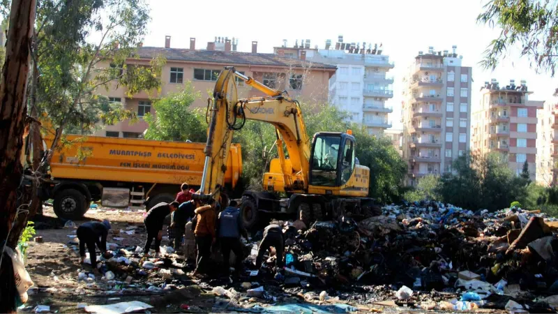 Hurdacıların çöp dağlarına belediye operasyonu