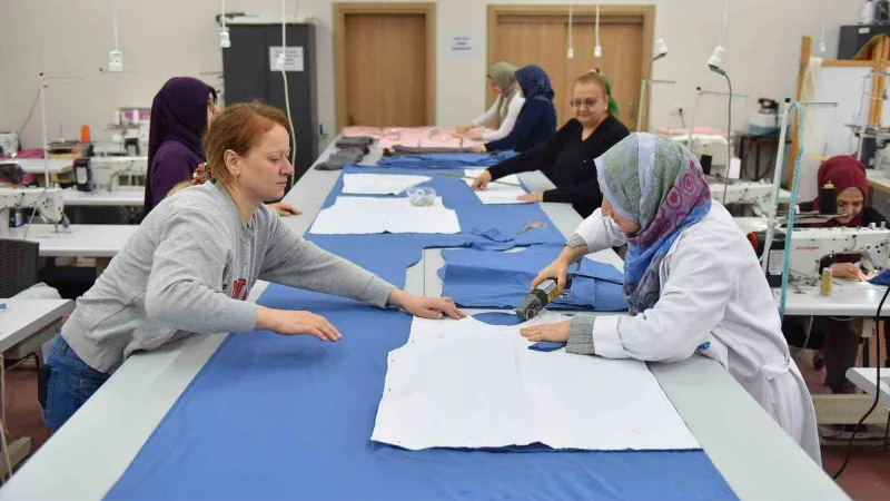 Yıldırım Belediyesi çocuklar için eşofman üretiyor