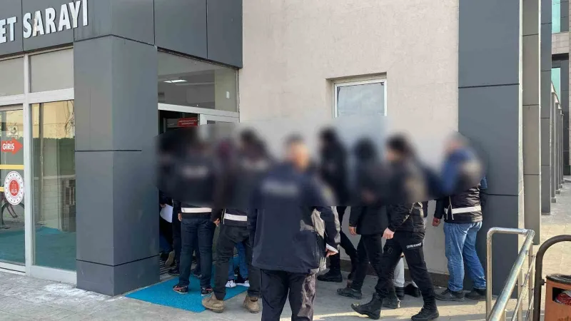 ‘Kökünü Kurutma’ operasyonunda gözaltına alınan 22 kişi adliyeye sevk edildi