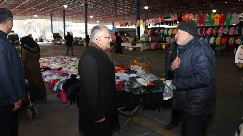 Başkan Büyükkılıç, pazarcı esnafı ve vatandaşlarla buluştu