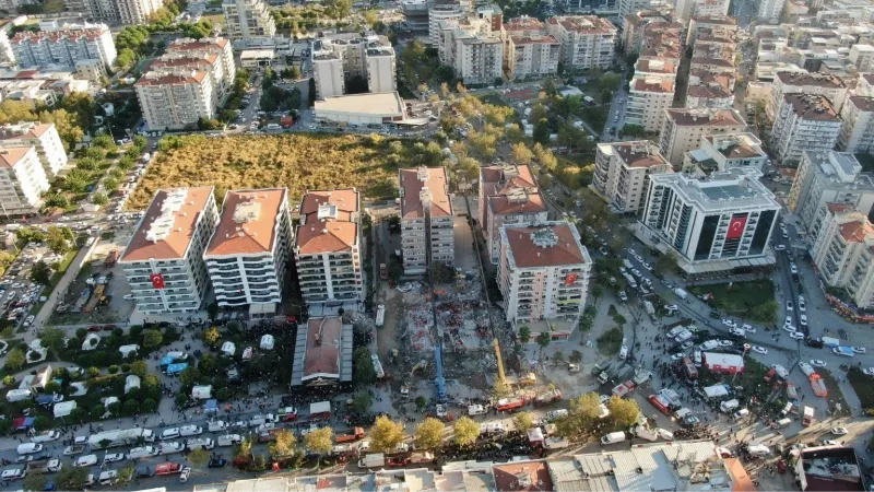 36 kişiye mezar olan apartman davasında belediye görevlileri hakim karşısında