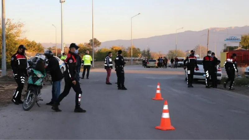 Erzincan’da çeşitli suçlardan aranan 123 kişi yakalandı, 42 kişi gözaltına alındı