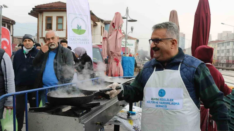 Bursa’da 5 bin kişiye hamsi ekmek ücretsiz dağıtıldı