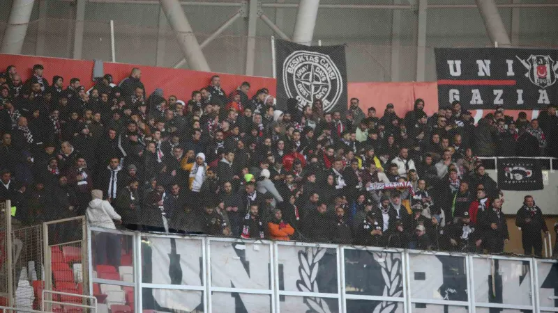 Beşiktaşlı taraftarlar takımını yalnız bırakmadı