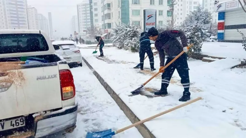 Kayapınar Belediyesi karla mücadele başlattı